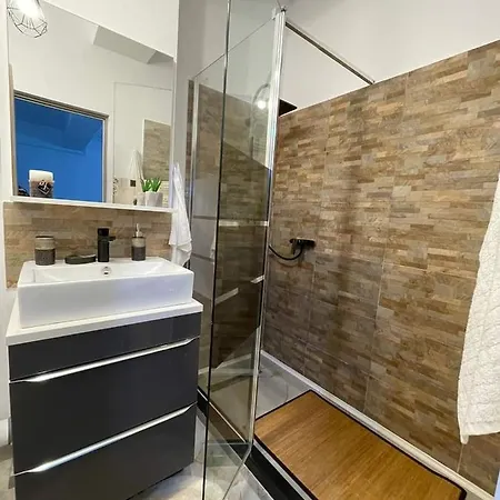 Lorelay Studio Apartment *